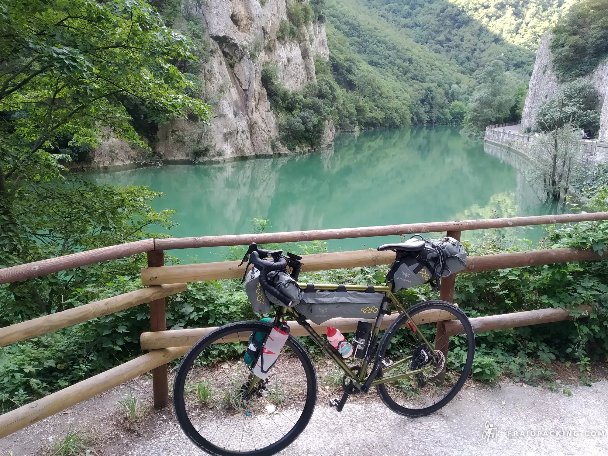 Marche divide — photo 1