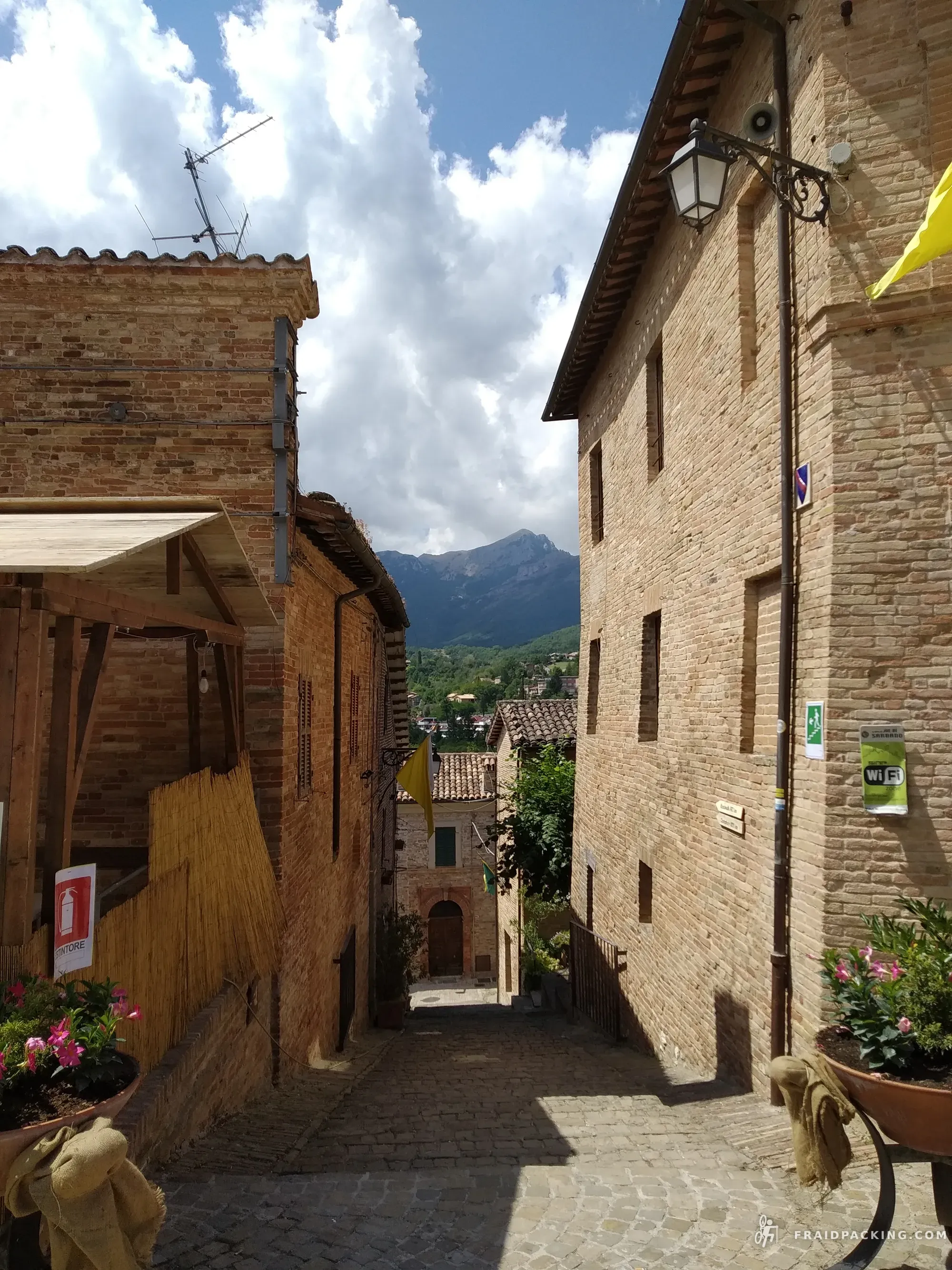 Marche divide — photo 4