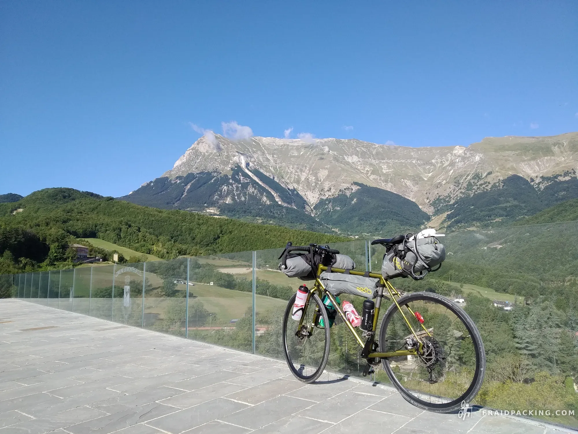 Marche divide — photo 14